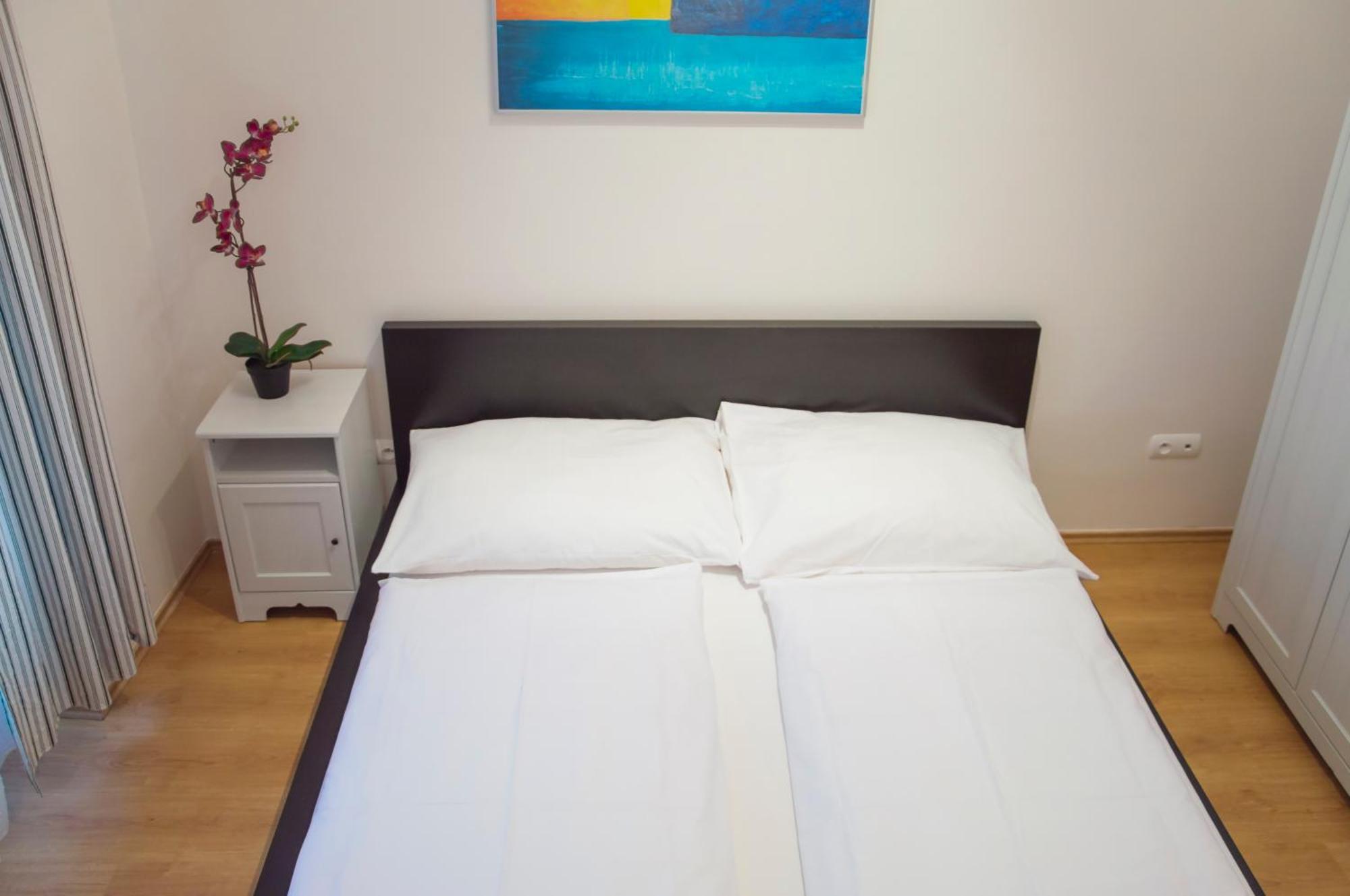 Opatovicka Affordable Apartment *